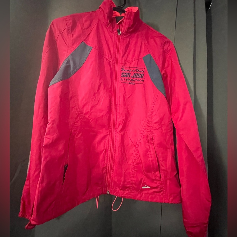 Brooks Vibrant Pink Women's Jacket